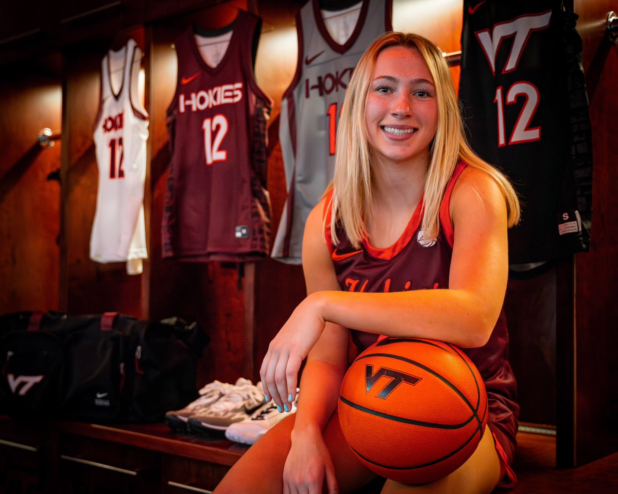 Kate Sears on X: "Go hokies?!🧡🦃 Thank you for the great unofficial visit  @HokiesWBB @CoachMeganDuffy @sharneezoll @coachjen_Hoover @ItoroColeman  @BillTorg @TeamCurry @SheIsCoachAsh https://t.co/c20GPFsH4C" / X