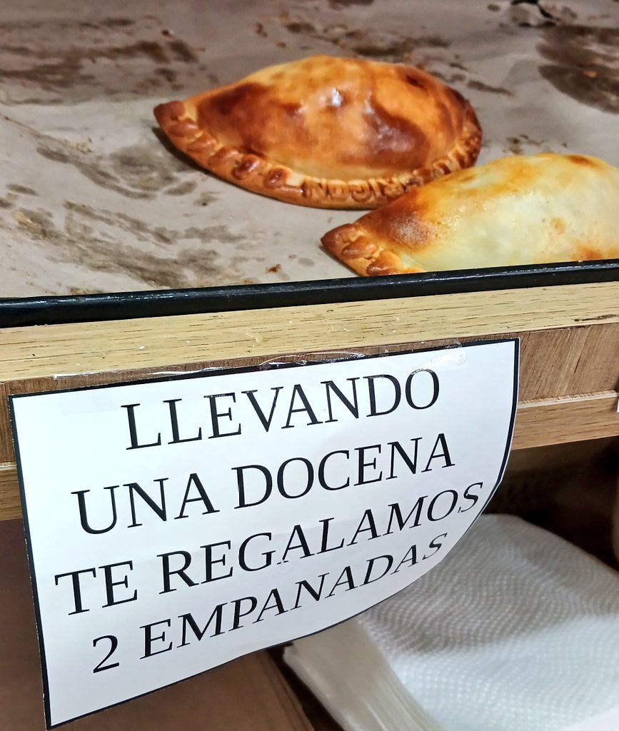 PreciosRosario2's tweet photo. #EmpanadasEnRosario 🥟
🥟 Empanadas de Carne, Verdura, JyQ, Pollo y Atún
👉🏻 Relleno casero, de verdad
💰 $900 c/u
💰 $10.800 la docena y van 2 de REGALO (pagas 12, llevas 14)
💰 $2.900 Promo: 3 empanadas + bebida
📍 #Ricon Uriburu al 2000
#FotoTestigo 📸 (nos invitaron a cocinar algunas 😎)