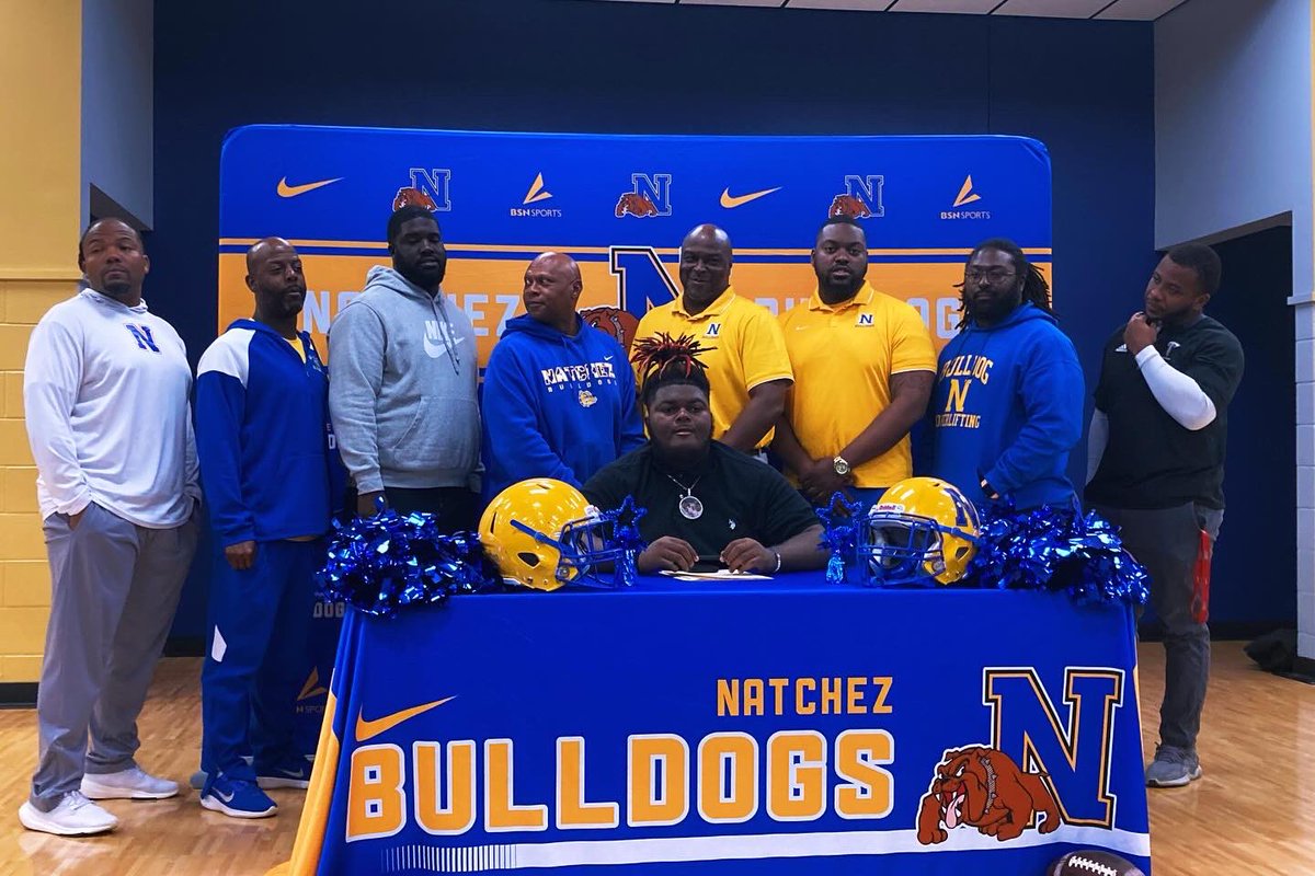 ErickWoods20's tweet photo. #AGTG I’m blessed to say ive committed to @LCU_ftball 🐅🔵🟠 @Da_best46 #CLAWSUP https://t.co/3ZRpHJAr3D