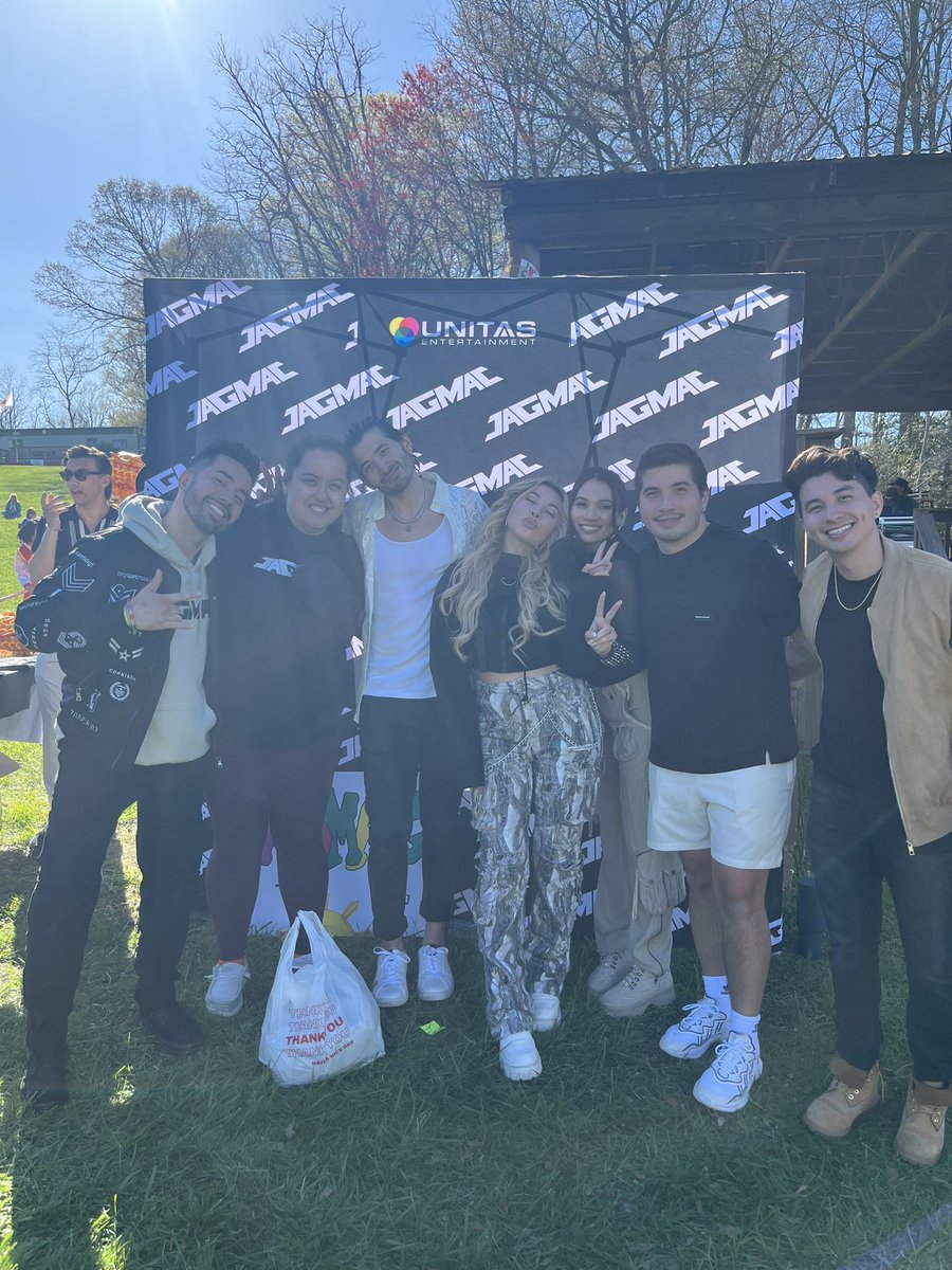JenniferJane97's tweet photo. 2019 ———>2024. What a difference 5 years can make 🥹 My besties are KILLIN it in the Philippines rn!! Super duper proud of them!!! 🇵🇭🫶🏼 @jagmacmusic https://t.co/uPejqYrsJ4