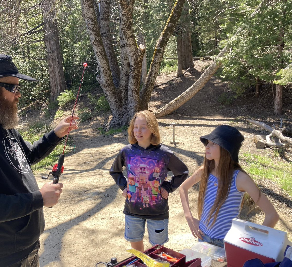 AppleLove626's tweet photo. @AFuckingNobody We loved our family fishing Sunday.🎣
We love you. 🍎❤️😘 https://t.co/MYYvtnJK1i
