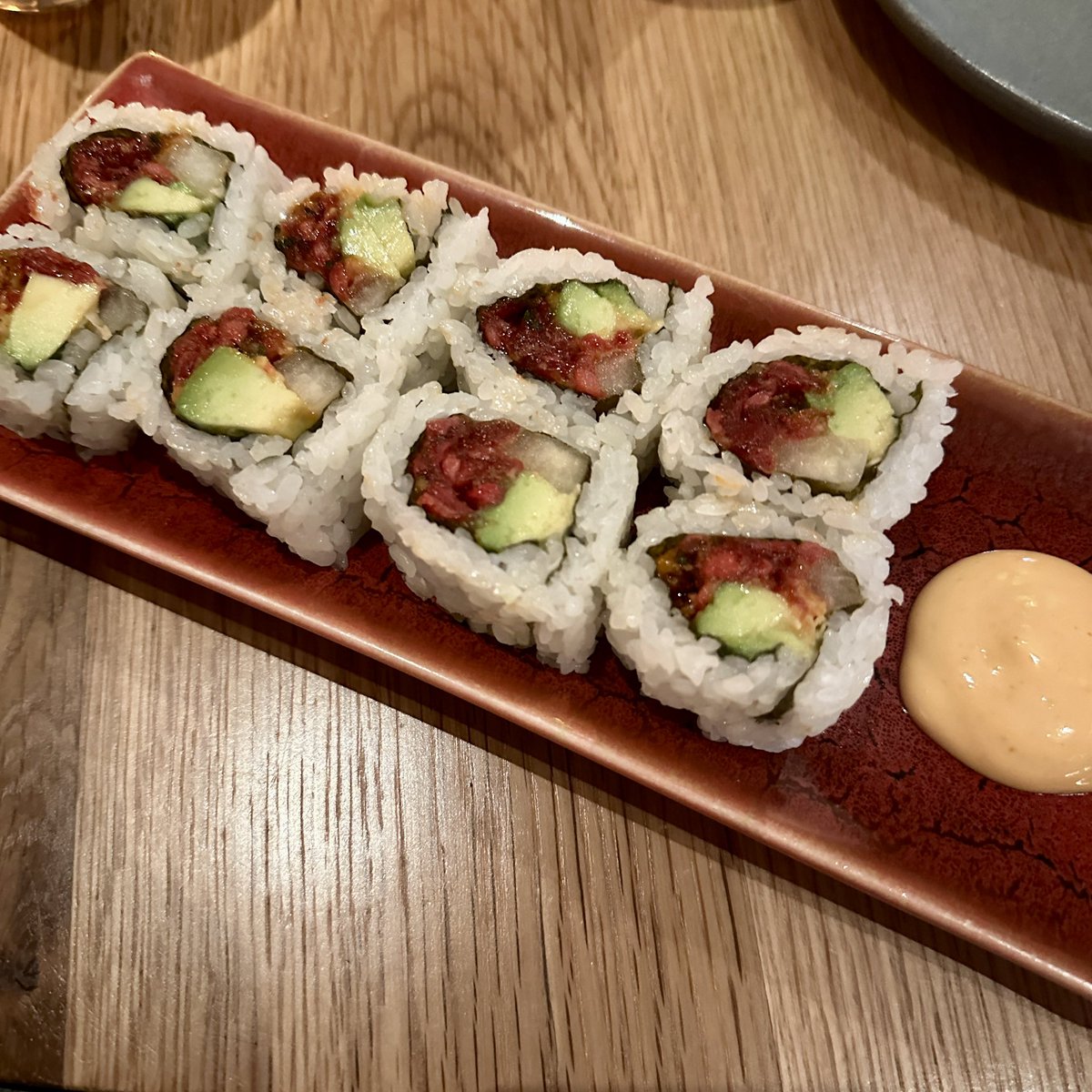 Would you believe me… if I told you… this “Spicy Tuna” roll is #Vegetarian? Ahi Watermelon, Avocado, Toasted Coconut 🥥 at @PlantaQueen #FortLauderdale 🏝️