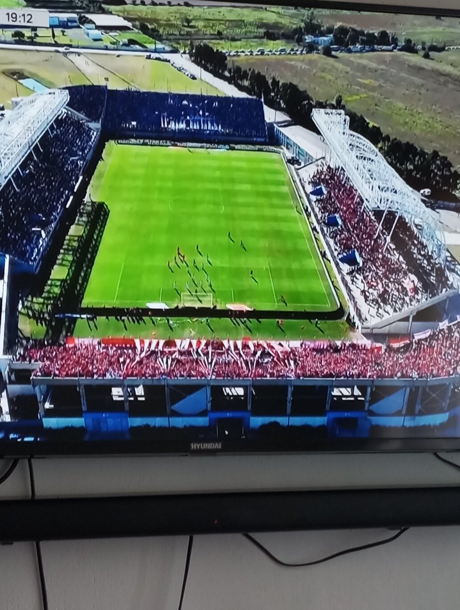 No llenar la tribuna en una semifinal con micros y entradas gratis √

Que  te coja alguien que te ningunea como clásico √

Llevar hinchas de otros clubes √

No cantar en todo el partido √

Así o mas chico bichita de luz?