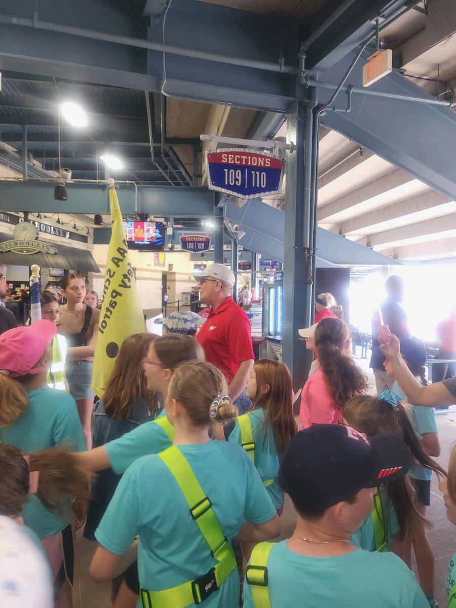 AAAOhioNews's tweet image. What a great day with AAA School Safety Patrollers at a Toledo @MudHens game. We took time to honor and recognize #patrollers for their service this year. Thank you to all Northwest Ohio schools. 

@AAAClubAlliance