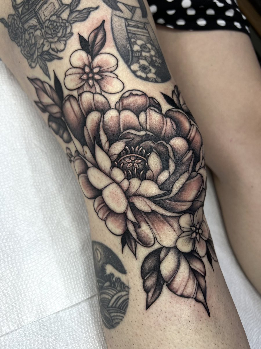 stopdotcom's tweet image. I keep forgetting to post my work on here lol but here are some recent tattoos I did! 🖤