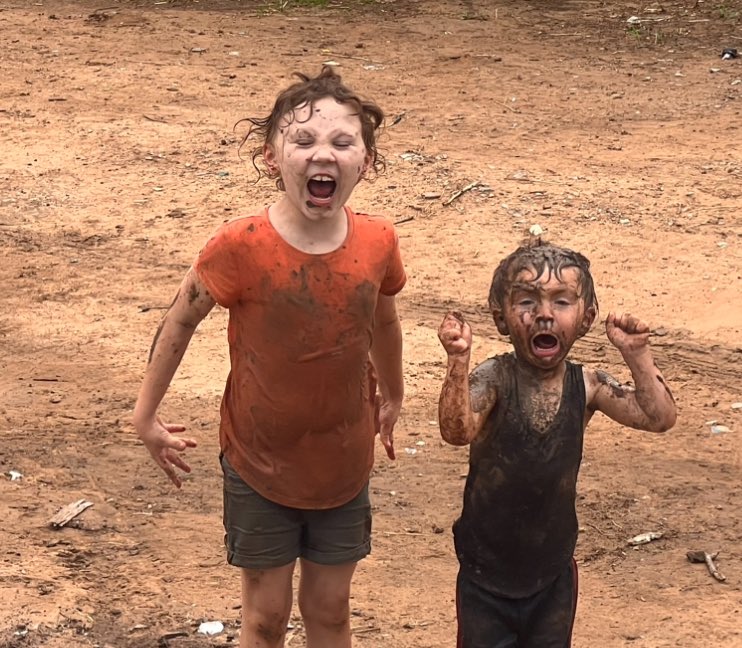 Day 27: Clashing… Siblings clash but still have each other’s backs #siblings #fms_clashing #AprilPhotoChallenge  #PhotoOfTheDay #photochallenge #aprilchallenge #spring2024 #spring  #april2024 #happylife #fmspad @fatmumslim #photoadaychallenge2024 #AprilshowersbringMayflowers