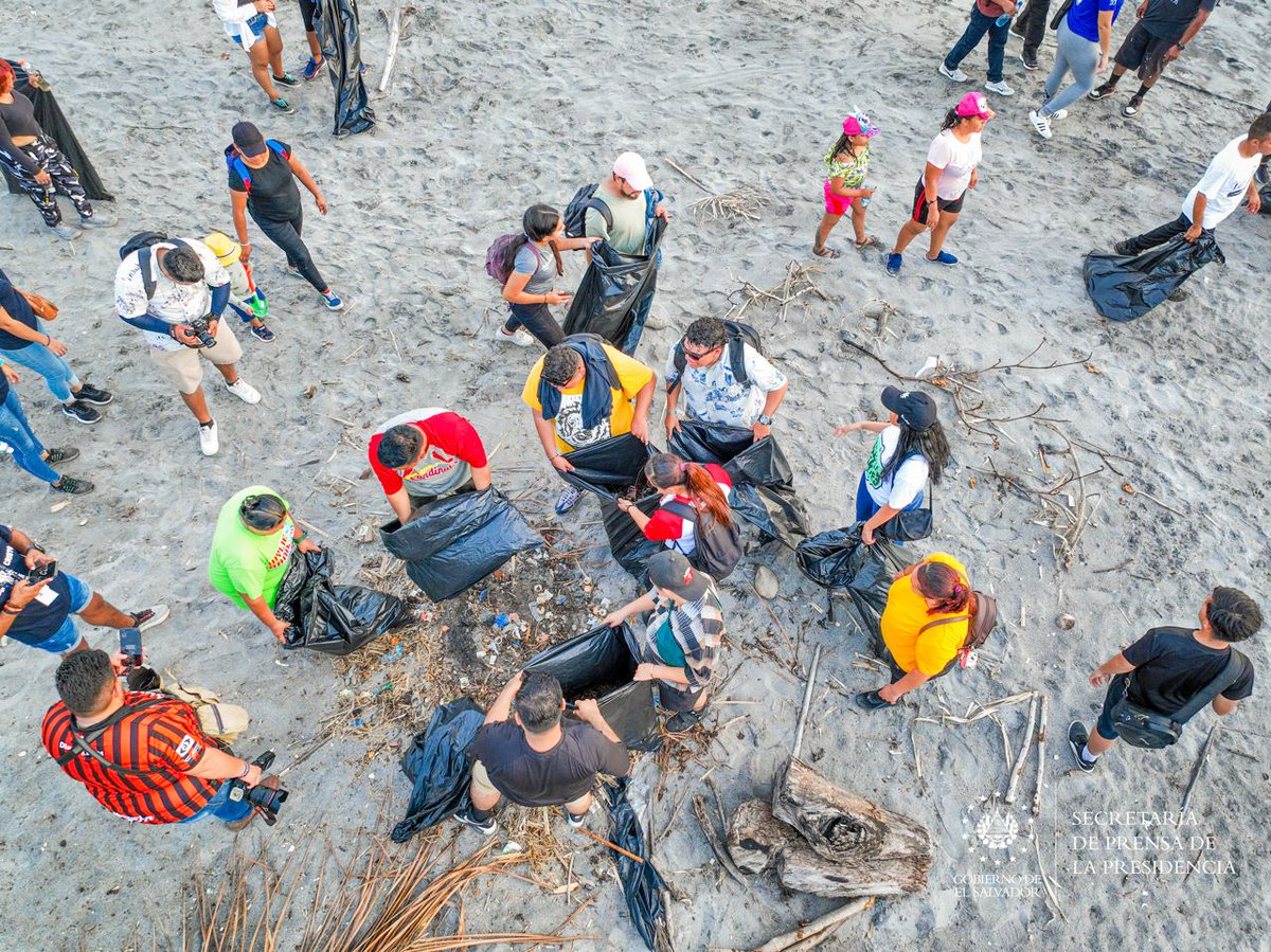 @nayibbukele @TejidoSocialSv @sliptone @AlcaldeMenendez #LimpiezaDePlayas | “Participan jóvenes de todo el país, algunos en lugares donde hay #CUBO, otros en donde está encaminado un proyecto de estos y otros lugares donde se están construyendo procesos”: director de @TejidoSocialSv, @sliptone. #SecretaríaDePrensa