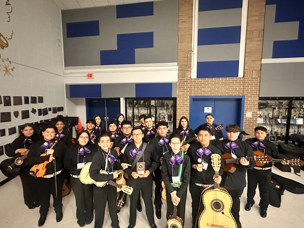 Thank you to @FortBendISD for an amazing mariachi festival! Congrats to all the groups that participated. Mr. Longoria (UofH mariachi director) was such a great judge and clinician. Thank you to all the directors and volunteers and parents who made this event possible!