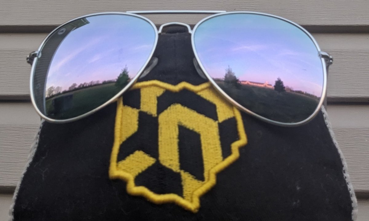 Playing with reflection🪞🌲#NewCoverPhoto #Crew96 #Knockaround