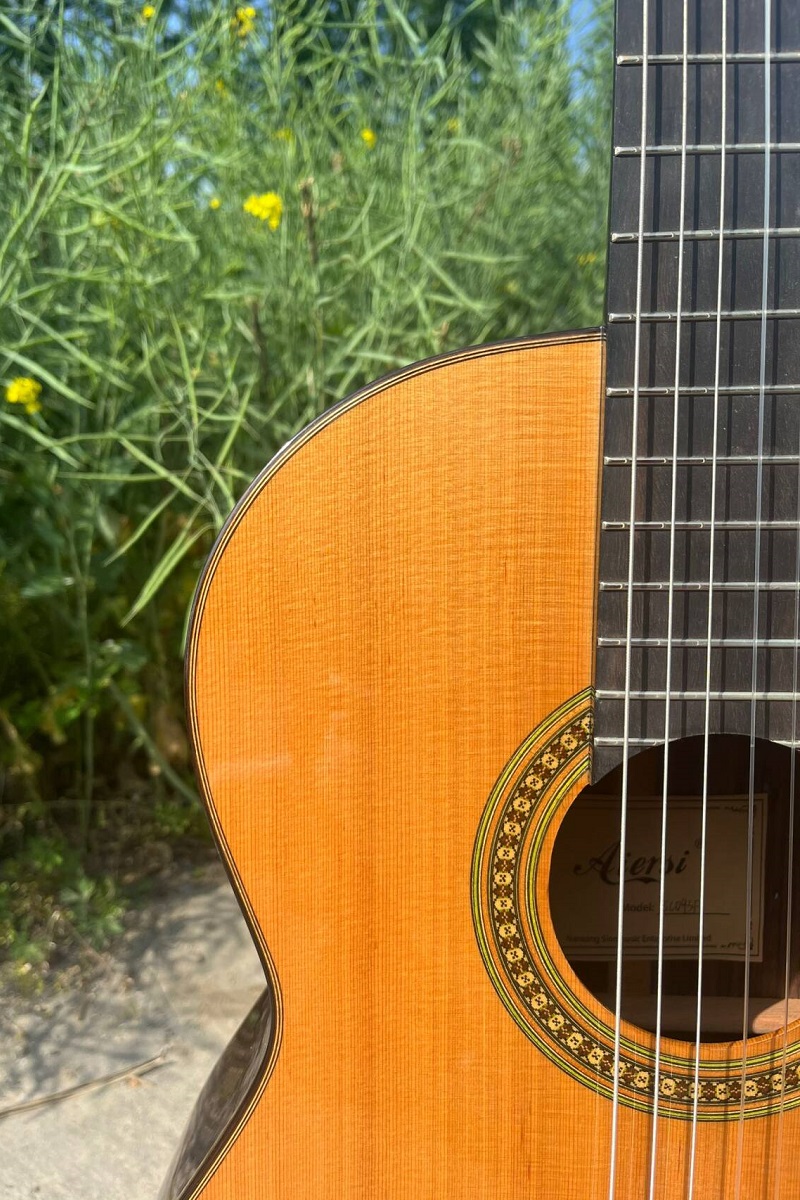 Aiersi Vintage design handcrafted classical guitar .a big difference for luthier made and factory made guitar China .find high grade classical guitar, welcome to john  facebook.com/groups/3282204…   #guitar #vintageguitar #spanishguitar #handmadeguitar #classicalguitar #aiersiguitar