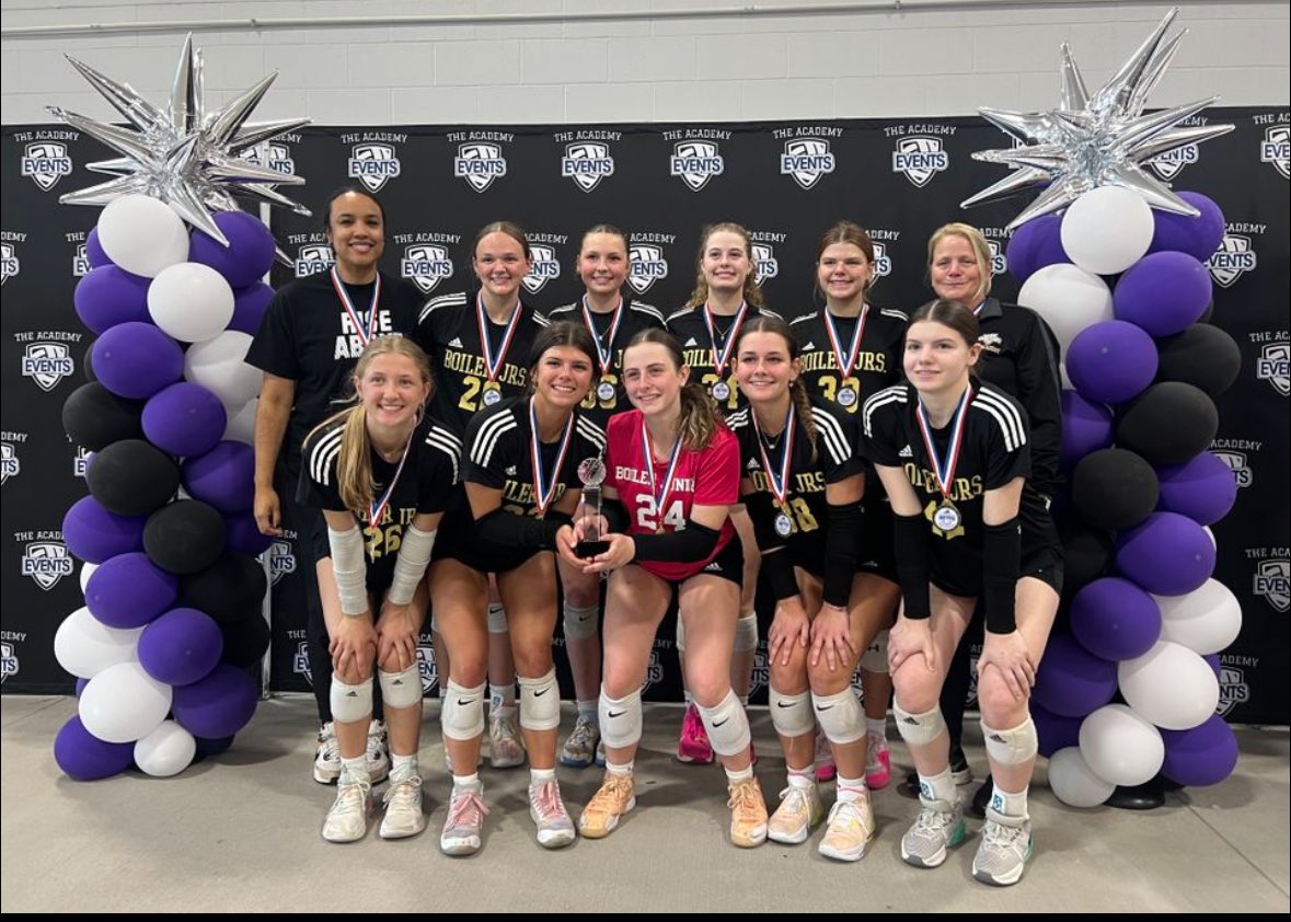 Went 7-0 this weekend to win 16 Open at Naptown! Love competing with this @BoilerJuniorsVB team! @TAVCRecruiting @VU_VB @LibertyWVB @DePaulVball @IndStVB @Temple_VB @GoBearcatsVB
