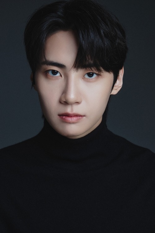 #LeeJinHyuk confirmed cast for JTBC drama <#FranklySpeaking>, he will act as #GoKyungPyo's youngest brother Song Poong-baek who is often neglected at home because he is not interested in studying.

Broadcast on May 1.

#KangHanNa #JooJongHyuk