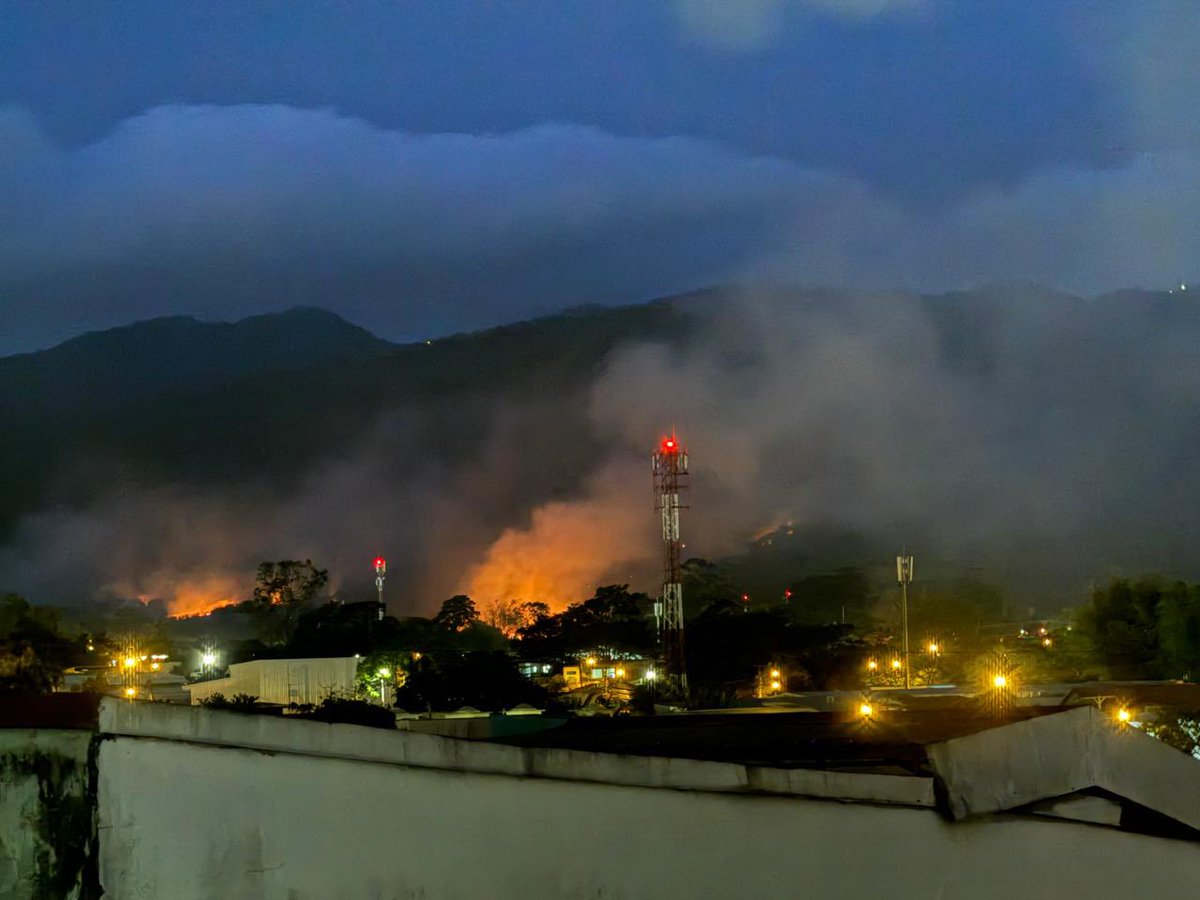 Están quemando de a poco Loma Salitral en Desamparados, es el tercer incendio esta semana y parece que a nadie le importa.