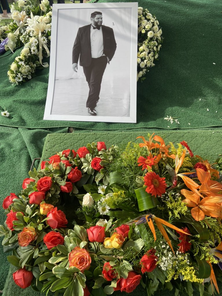 GladysArdon's tweet image. Gracias por tanto Víctor. 

Seguiremos defendiendo el legado loroquista y las sopas con limón. 

#NoPodemosParar