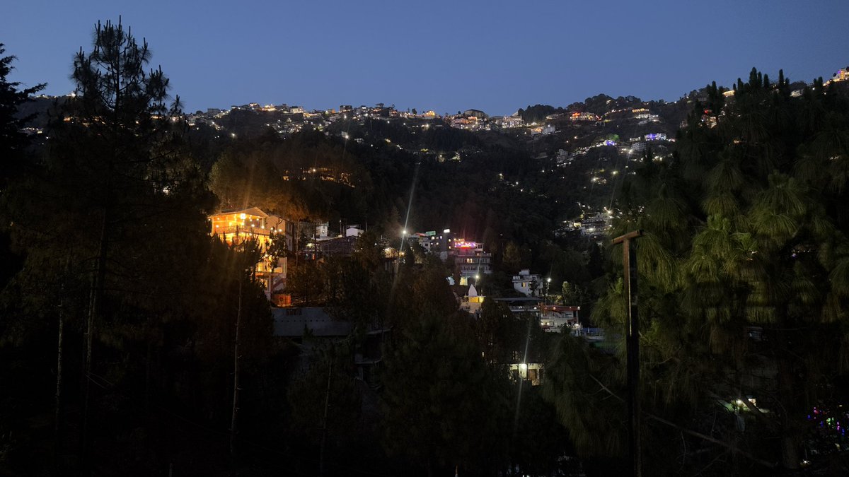 kishorevlogs's tweet photo. View of Mall Road at Mussoorie https://t.co/iHQzgHZy7P