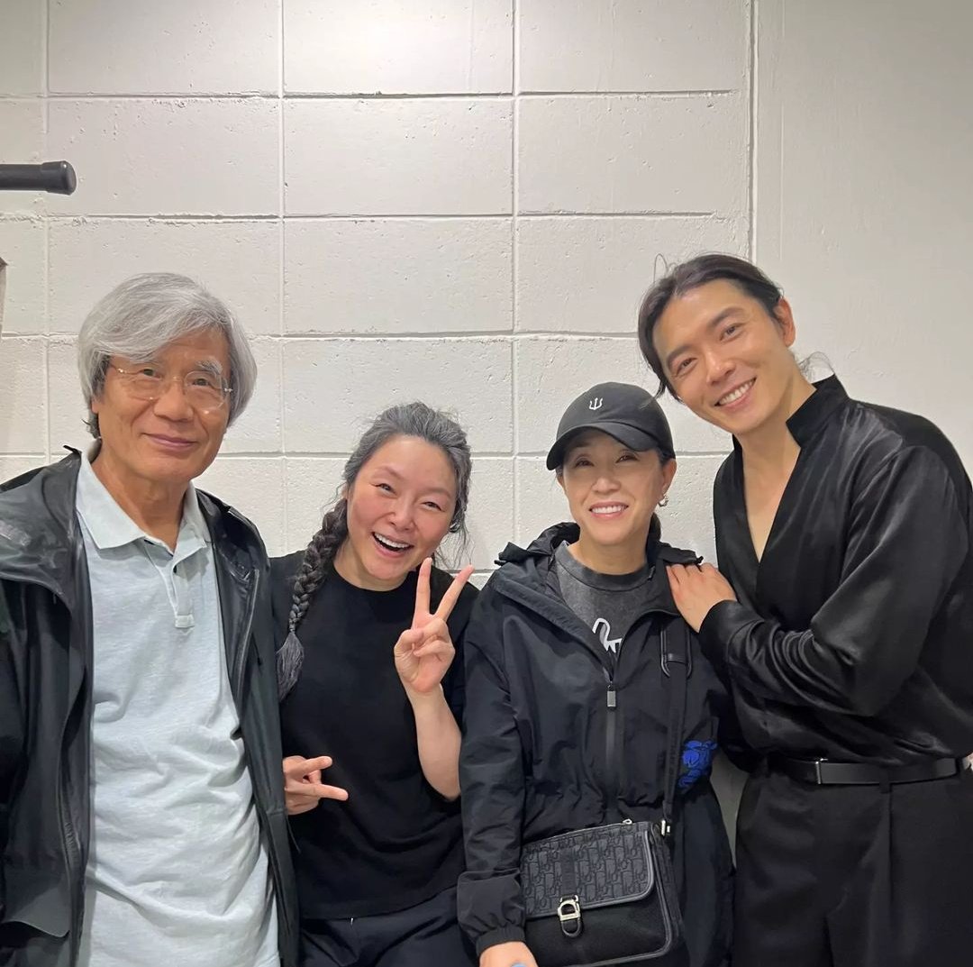 Kim Mikyung Instagram update with #KimJaewook 🩷🌸 

She attended '파과' musical to support the actors, especially Kim Jaewook & Cha Jiyeon 🥰

* Mikyung and Jaewook had a project together before: Her Private Life