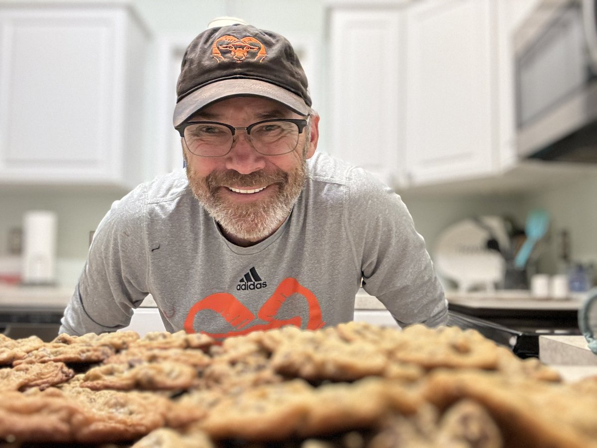 I like making cookies but I love giving them away! Monday Rockford!