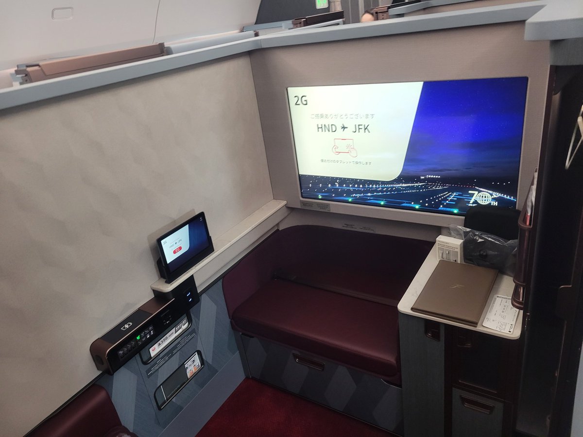 pidera0913's tweet photo. めちゃ、広かったよぉ
#JAL #jalfirstclass #a3501000 #a35x https://t.co/BKZ9ty8JK1