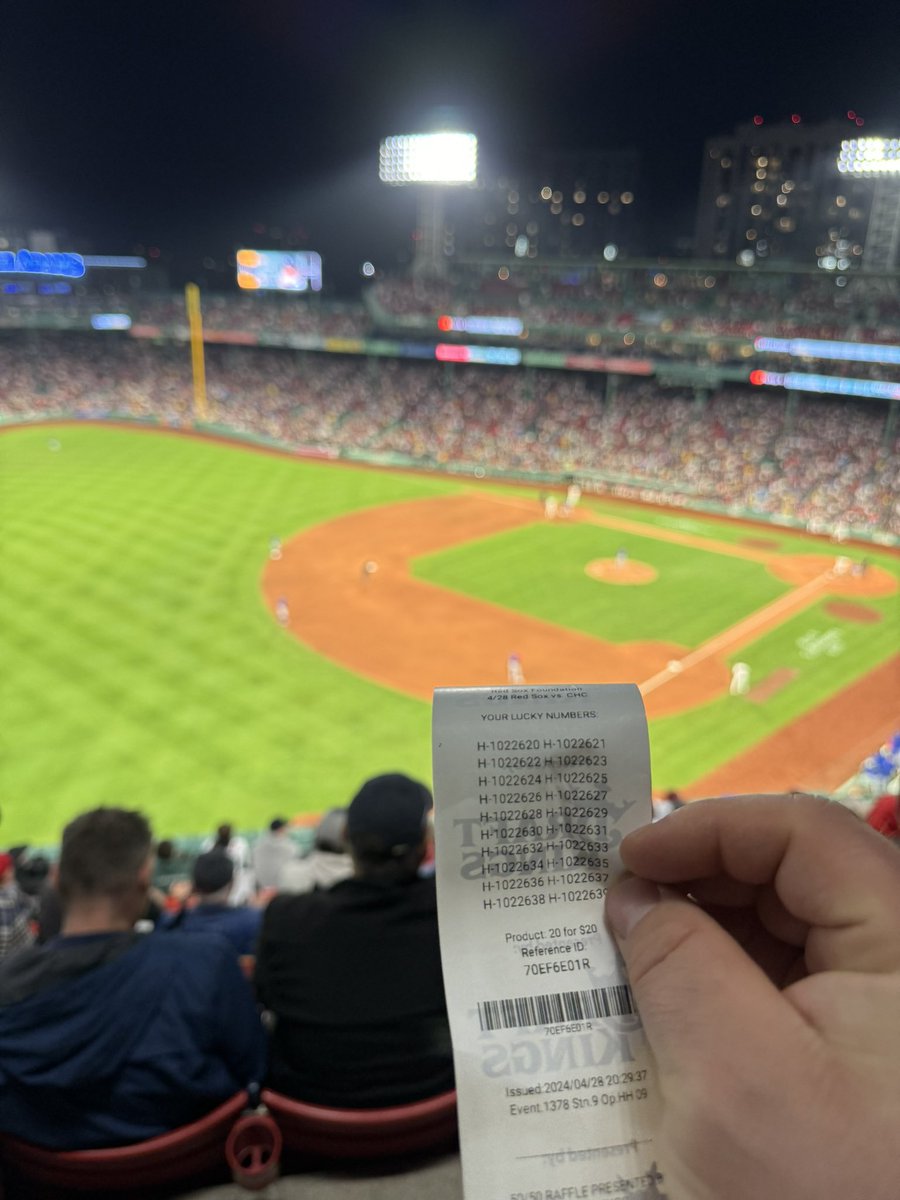 Doing my part @fenwaypark. 🤞🏻 @BarstoolBigCat