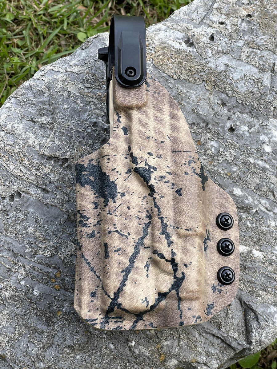 Level 2 holster for the Walther PDP w/ Olight PL-3. In Operator Series Jawa kydex. #waltherholsters #waltherpdp #customkydexholsters #level2holster #opencarry #gunlife #voodooarmoryholsters