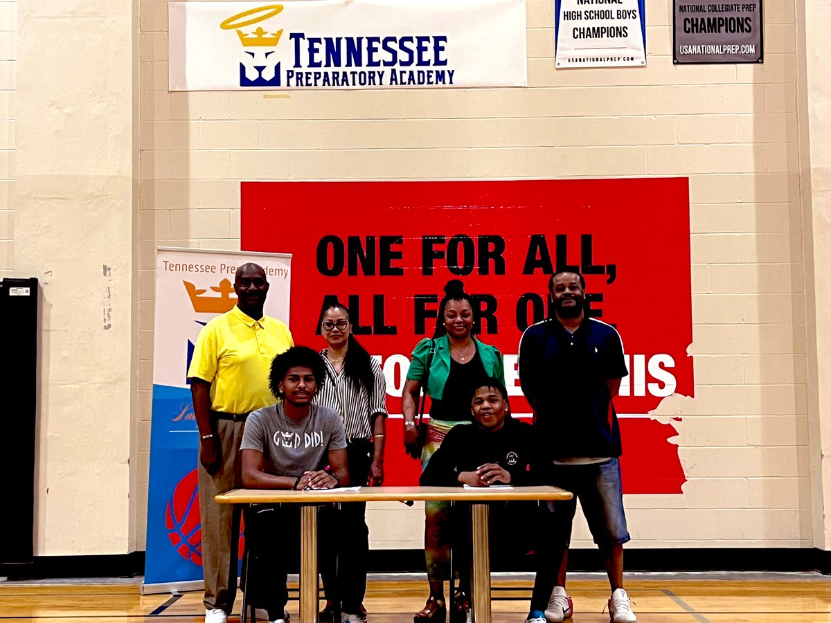 tennprepacademy's tweet photo. Scholarship dreams become reality for Gary Evans III and Matthew Armour! 🌟 They're taking their talents to Mississippi Delta and Kennedy King College respectively this fall. Cheers to their achievements and the unwavering support of their families! 

Thank you 🙏 @coachrayford https://t.co/EJZoX1FUD9