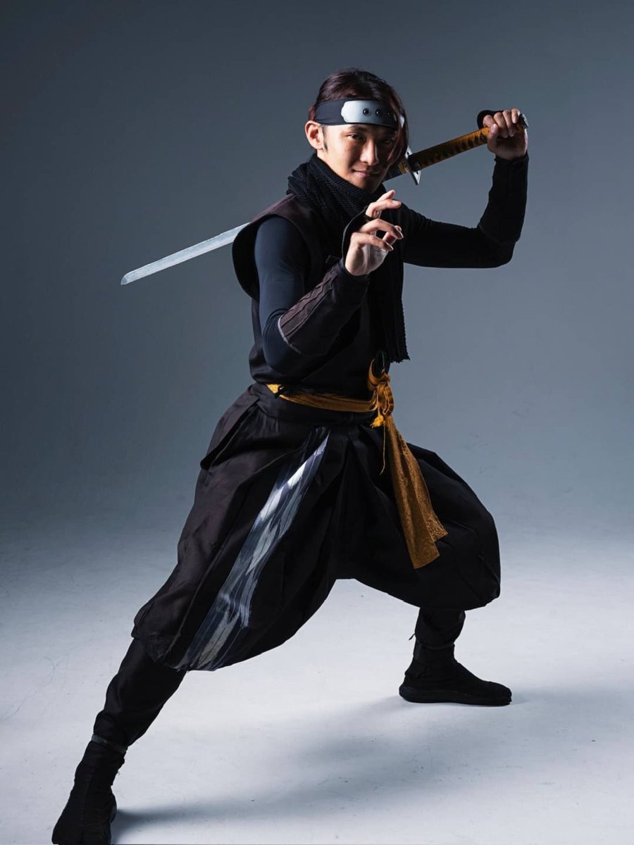 忍者刀、(服部半蔵)　徳川家拝領刀.写、葵.勝龍彫り、のたれ刃文、(手裏剣付き) 忍者刀、(服部半蔵) 徳川家拝領刀.写、葵.勝龍彫り、のたれ刃文