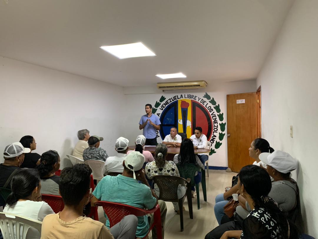 yosoymoy's tweet photo. Nos hemos reunido con el equipo de @ad_marinone nos organizamos rumbo al @MAELECAD_VE, y dar inicio a la campaña electoral en muestro municipio. https://t.co/uQYvsD6Iz5