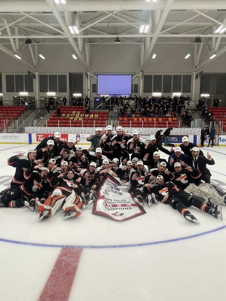 C'est beau ça, hein? #Fiertéettradition #LetsGoCantos 

@HockeyCanada @TELUS