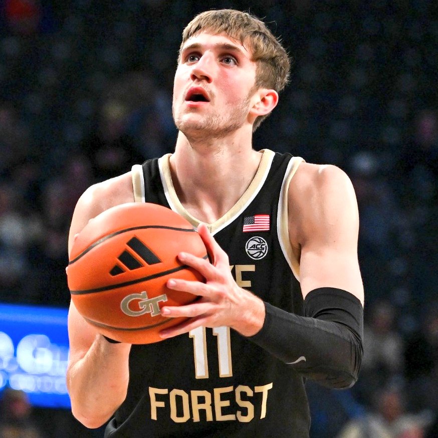NEWS: Wake Forest transfer Andrew Carr has committed to Kentucky, he told ESPN. The 6-foot-11 big man averaged 13.5 points and 6.8 rebounds shooting 37% for 3 this season. Adds size, skill and versatility to Kentucky's roster. Also testing NBA draft waters.