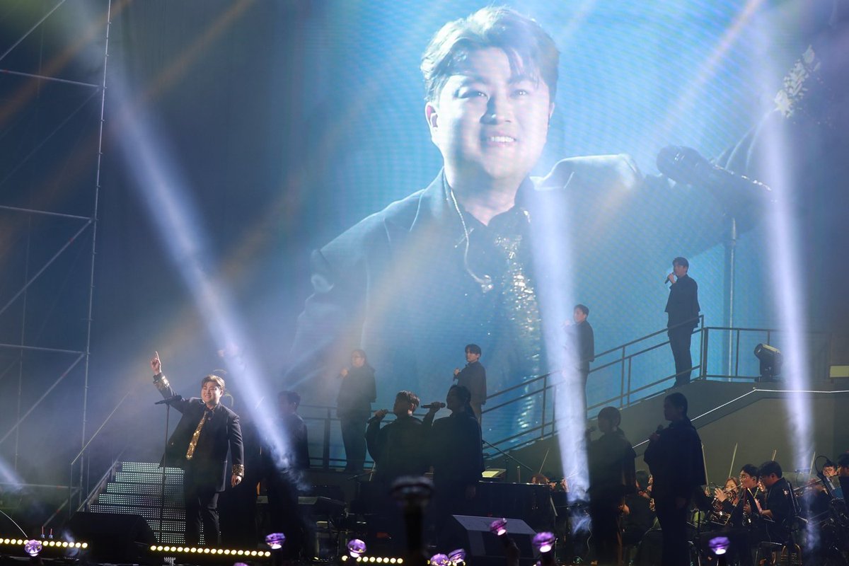 '트바로티' 김호중, 태백 공연 성료…"음원 뛰어넘는 라이브"
#김호중 #KIMHOJOONG #트바로티 #TVAROTTI #iMBC 

김호중표 클래식 공연이 관객들 사이 입소문을 타면서, 올해 한층 커진 스케일의 '트바로티 클래식 아레나 투어 2024'가 기다려지고 있다.

⬇️기사 Click Plz⬇️
adenews.imbc.com/M/Detail/416198