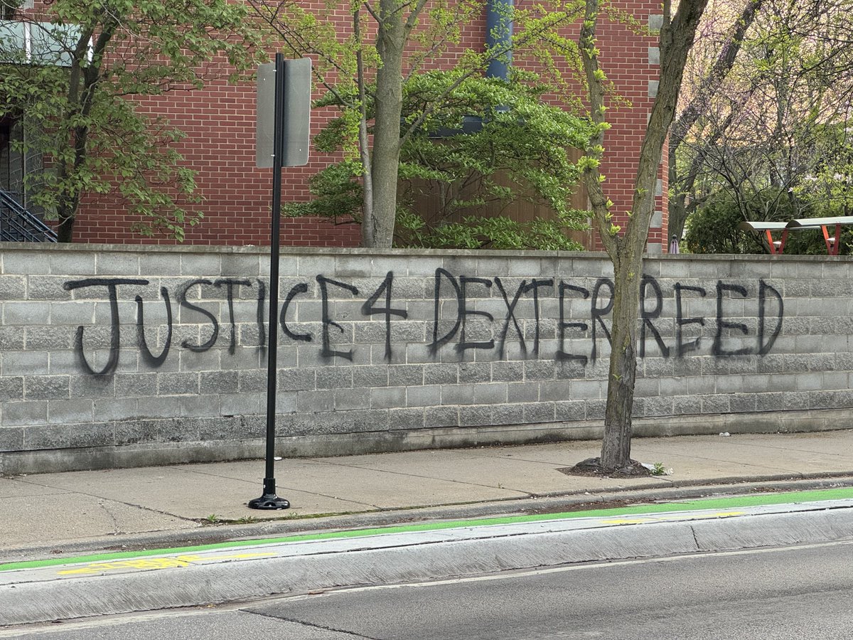 Chicago’s newest graffiti in Lakeview on Clark St
#chicagoscanner