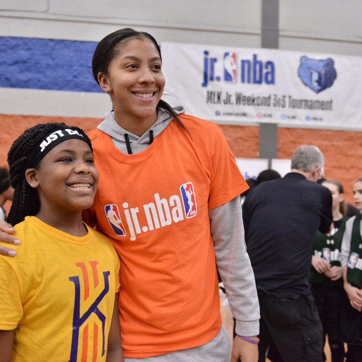 a happy retirement to a legend @Candace_Parker 💙👑