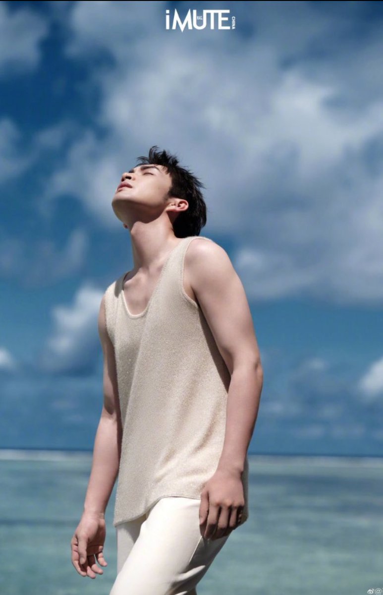 #zhangbinbin 

気がつけばもう春も終わりかな
また暑い夏がやってくる
抜けるような夏の青空は好き

#手术直播间 #LiveSurgeryRoom 
#vinzhang #張彬彬 #チャンビンビン