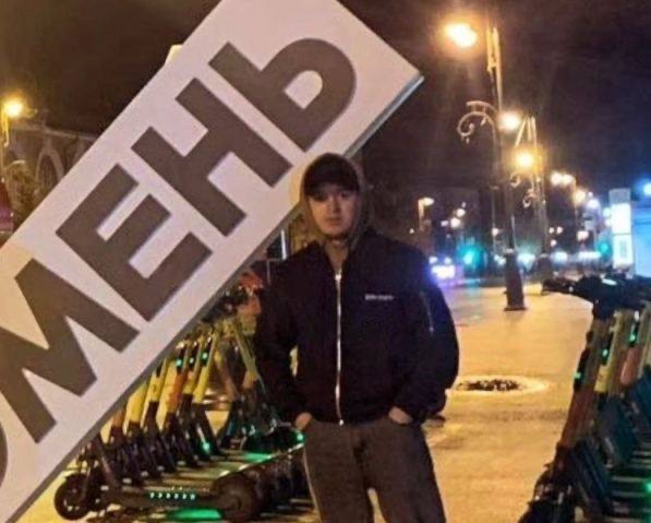 nik tweet media