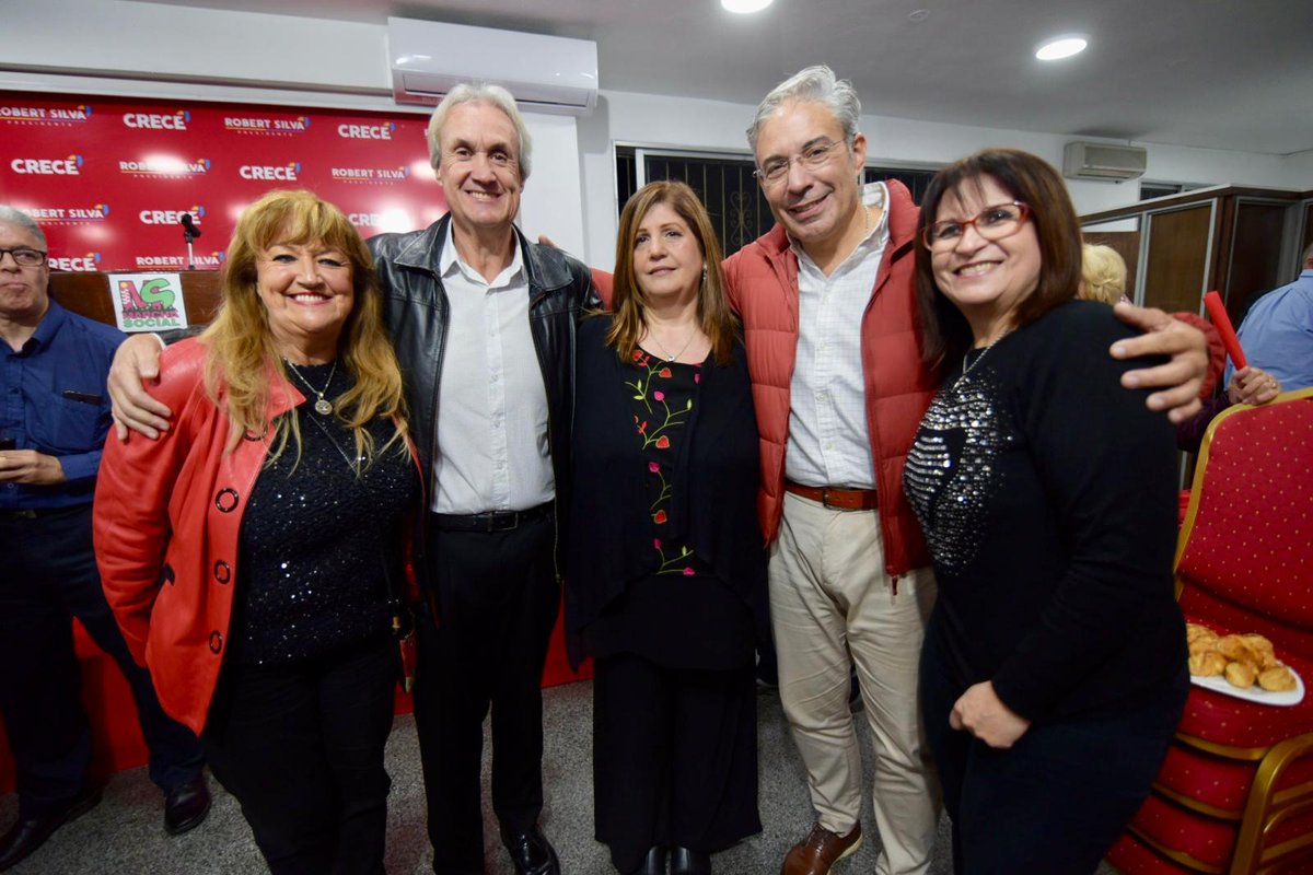 En Maldonado junto a Martín Marzano y su equipo, reafirmamos el compromiso de fortalecer al @PartidoColorado y renovar el gobierno de coalición. Siempre con la bandera de la transparencia y de la igualdad de oportunidades.