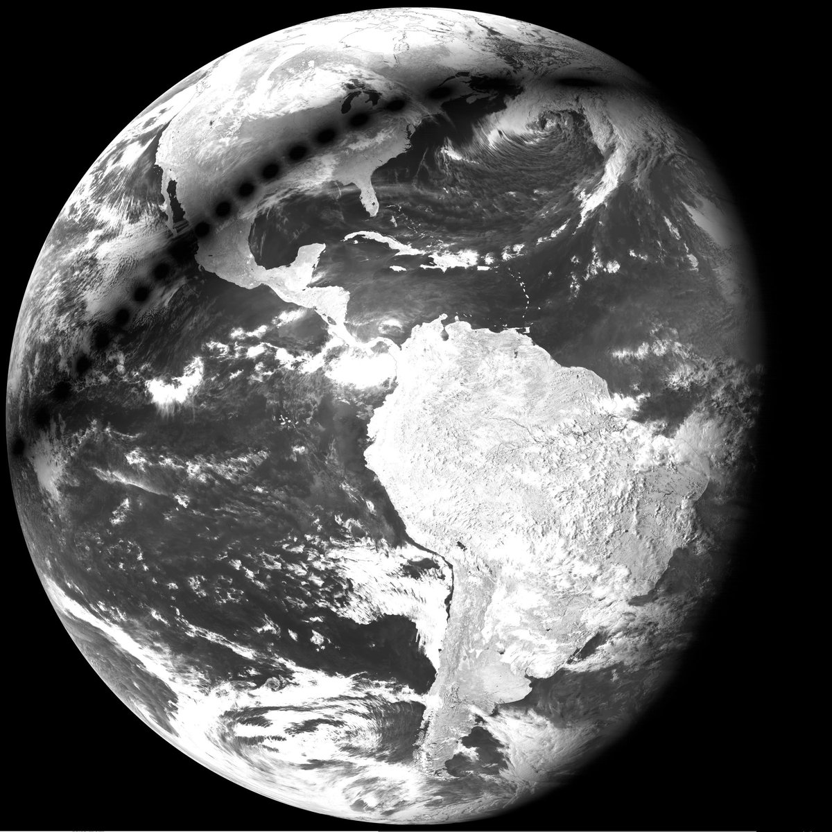 This is very cool! Some composite images from April 8th. #TotalSolarEclipse 

cimss.ssec.wisc.edu/satellite-blog…