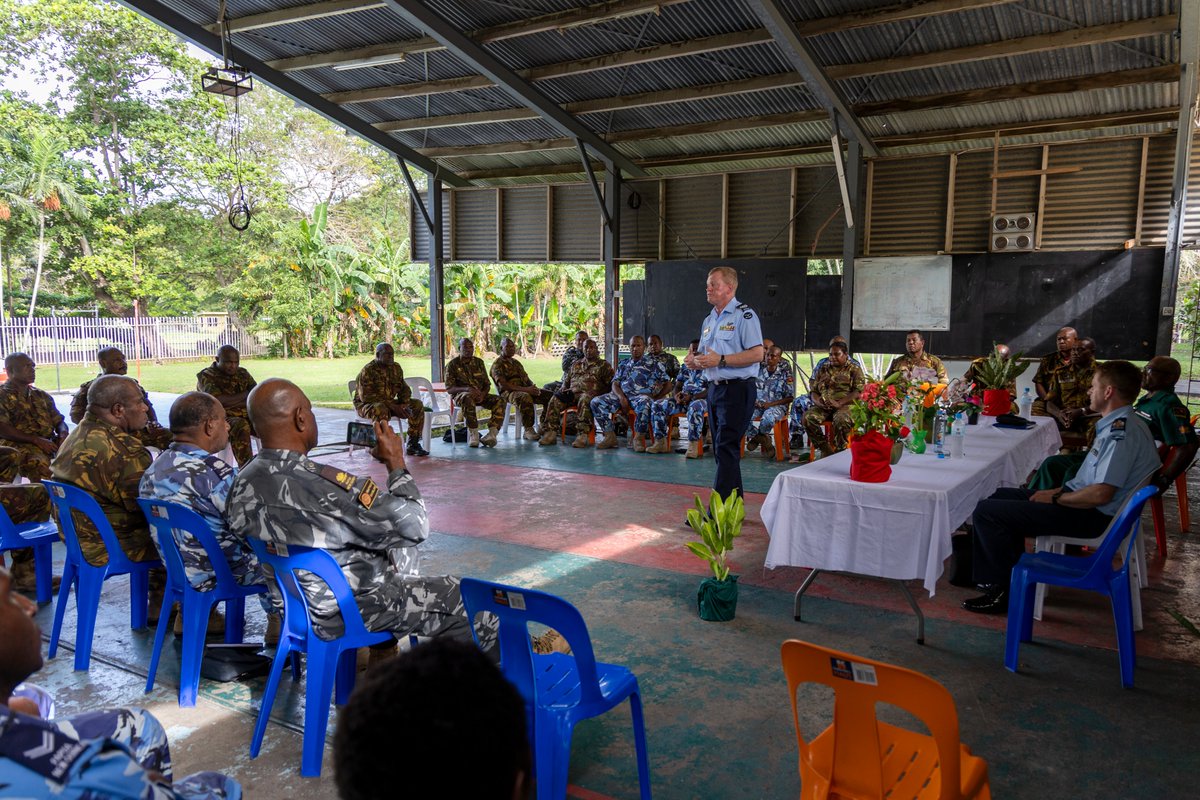 CAF_Australia's tweet image. @WOFFAF and his RNZAF counterpart, Warrant Officer of the Air Force Kerry Williams also attended the visit and engaged with senior enlisted leaders of the PNGDF.

#AusAirForce #RNZDF #PNGDF

4/4