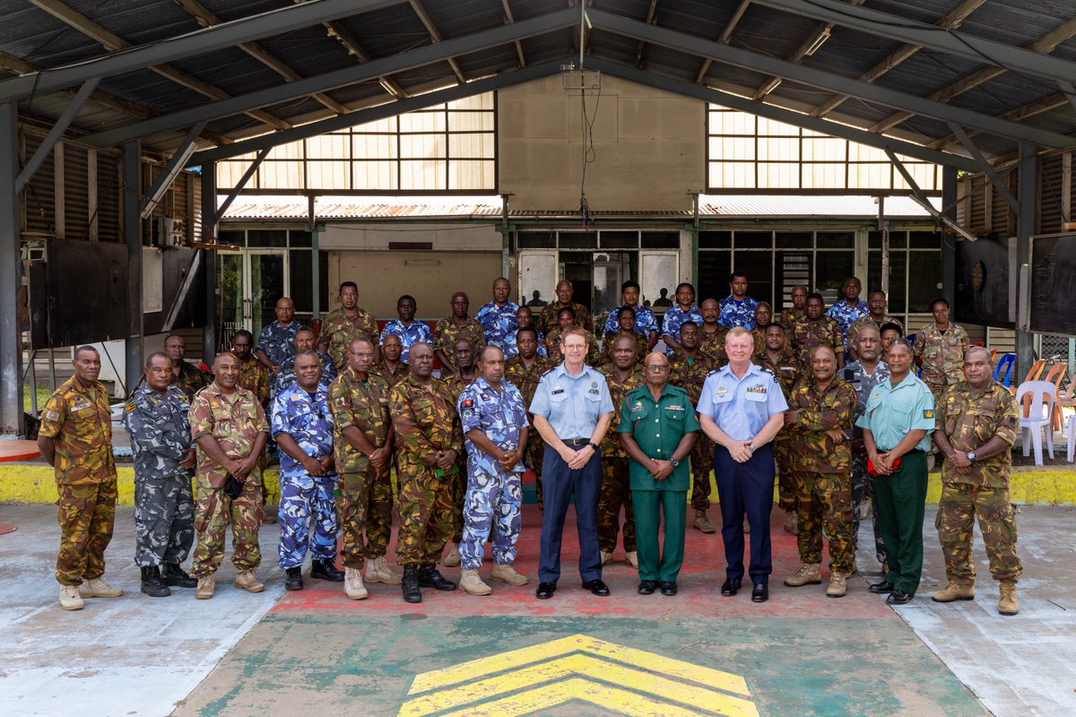 CAF_Australia's tweet image. @WOFFAF and his RNZAF counterpart, Warrant Officer of the Air Force Kerry Williams also attended the visit and engaged with senior enlisted leaders of the PNGDF.

#AusAirForce #RNZDF #PNGDF

4/4