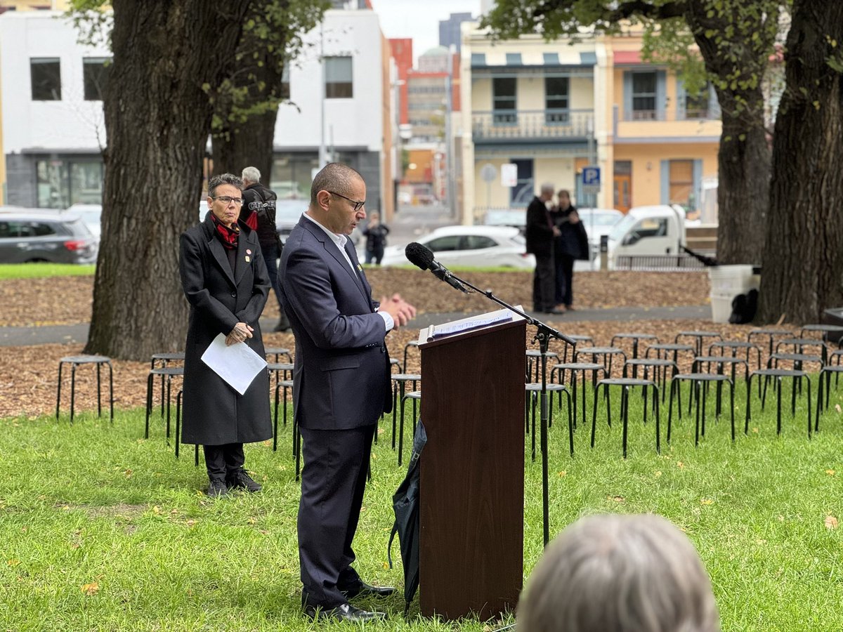 Joe Calafiore, WorkSafe CEO, reminds the crowd that Victoria's workplace deaths are under-reported and unacceptable. #springst #IWMD