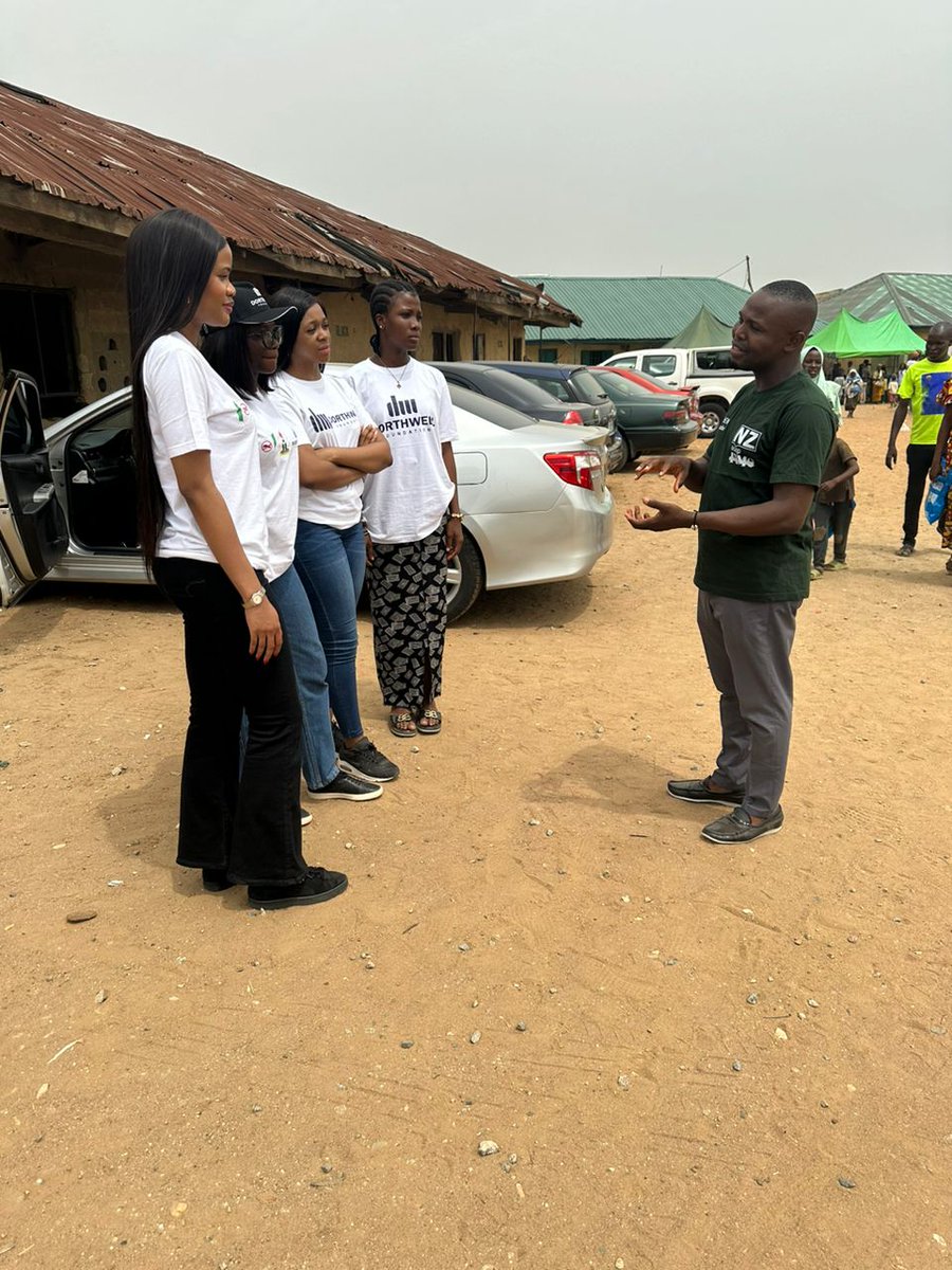 Alaoma123's tweet photo. Talking climate change in our workplaces is sacrosanct.
I took the Climate Workplace campaign to the members of @Dorthwell Foundation in Abuja, Nigeria.
#Bepartofthesolution
#Climateworkplaceadvocate
#Netzeroassoonaspossible
#ClimateAction
#NzasapNG https://t.co/aAiqbV4cO4