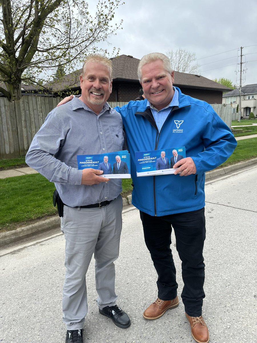 PinsonneaultLKM's tweet photo. Great Sunday afternoon of door knocking with @OntarioPCParty Leader @fordnation today. Lots of great conversations and support in #StrathroyON https://t.co/eOkS9NFhhM