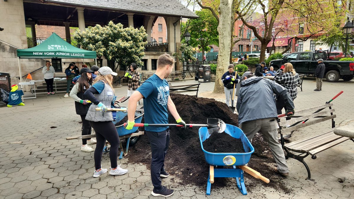 NY Junior League planting new flowers and plants at Columbus Park this past weekend. #springishere #columbuspark #chinatown #chinatownnyc #beautiful