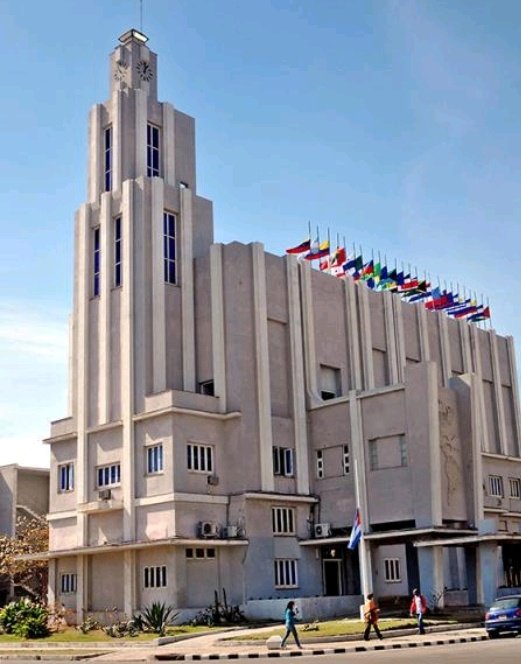 Casa de las Américas emblemática institución de #Cuba que atesora la cultura de Nuestra América #DeZurdaTeam 🤝🐊 #CubaEsCultura