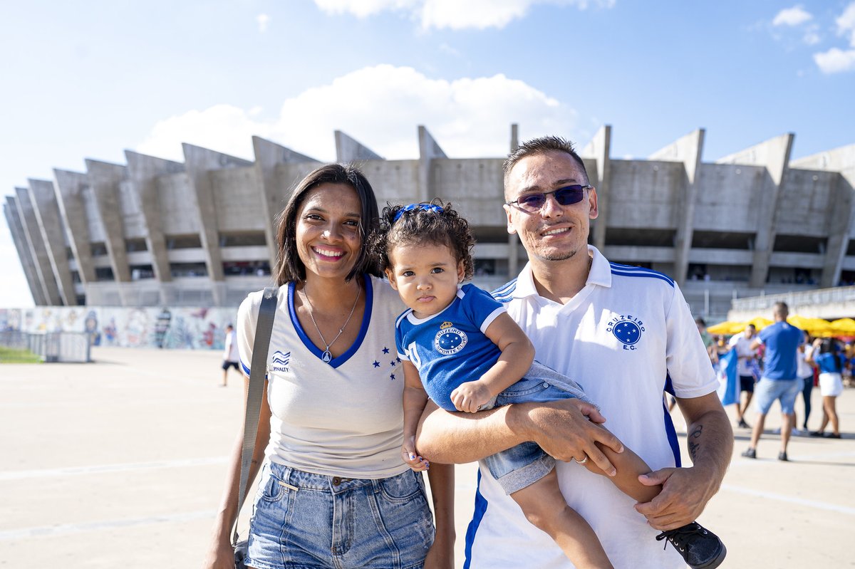 Com o apoio da Nação Azul vamos mais longe! Obrigado aos mais de 20 mil cruzeirenses que compareceram neste domingo iluminado no Mineirão. Semana que vem tem mais! Vamos juntos 💙 📸 @staff_images