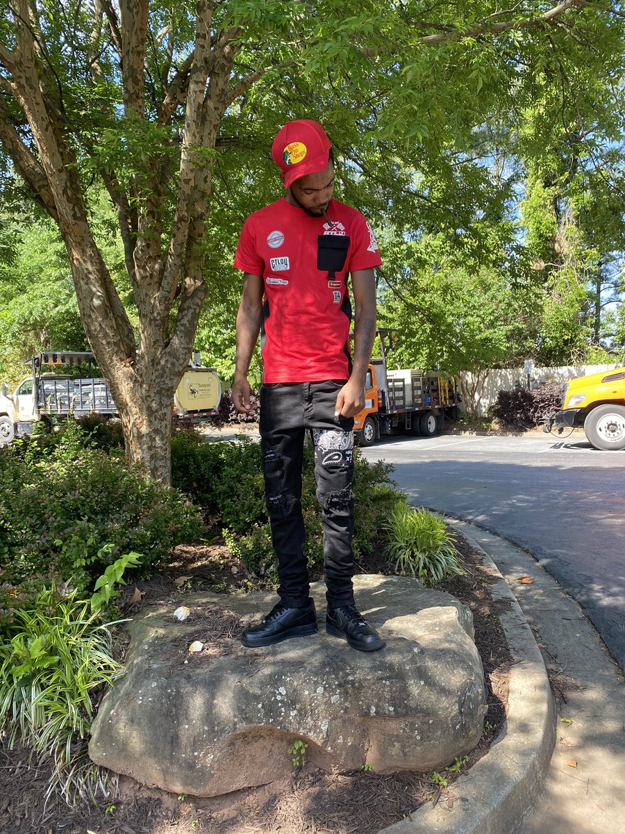 I wasted a lot of time chasing and idolizing the wrong shit I’m so grateful to be able to see the other side of this shit. 
#LLA1 #2k21