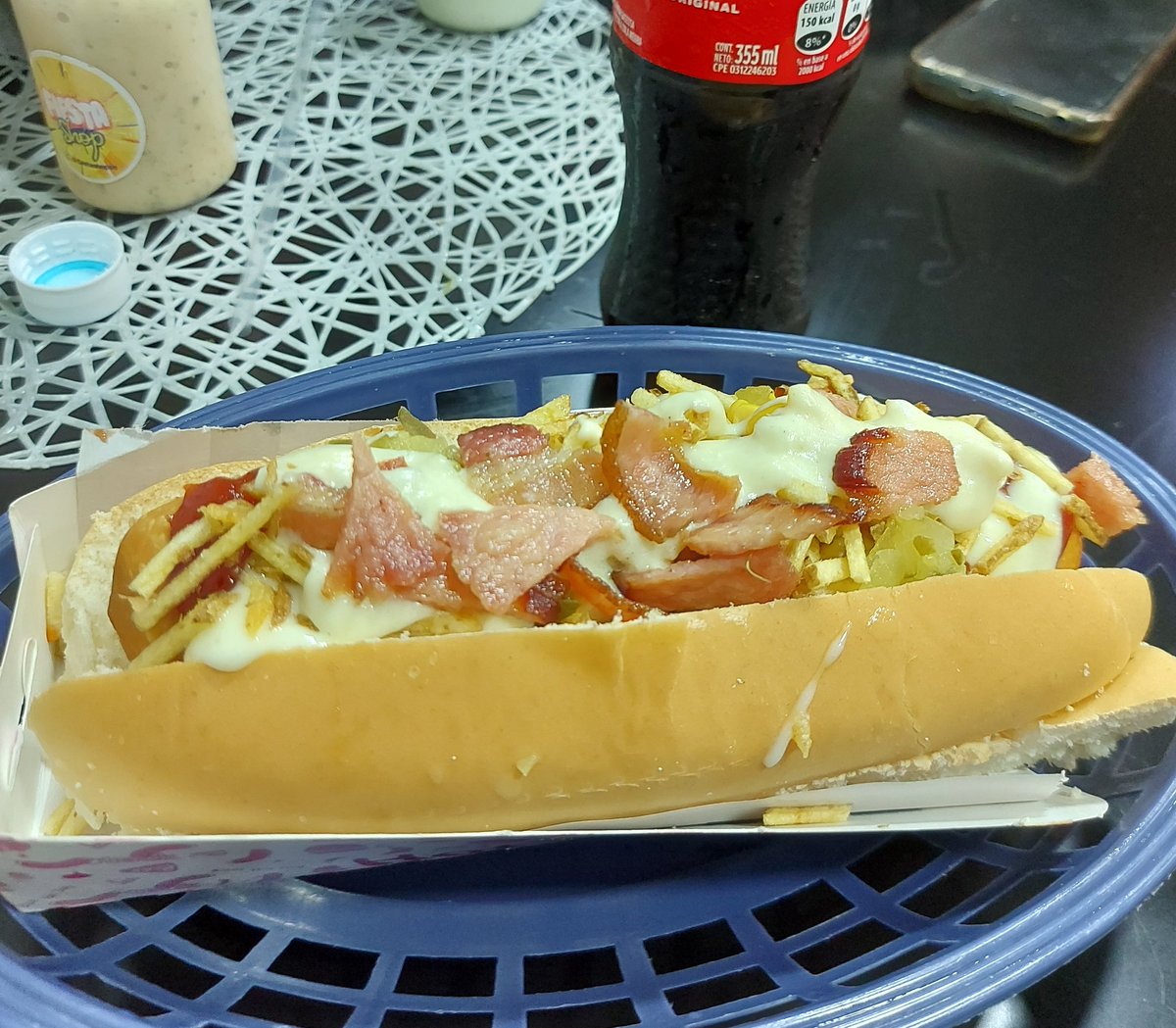 Degustando un perrito 🌭
#larutadelperrocaliente
#maracay