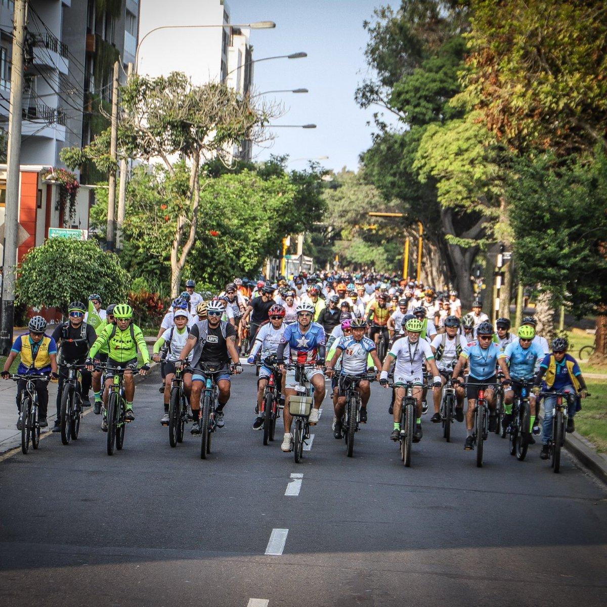 🚲🙌¡Gran concurrencia! Más de 2000 mil ciclistas participaron en la gran bicicleteada 18k y 4k realizada este domingo en #Sanisidro, como parte de las actividades por el 93 aniversario de nuestro distrito