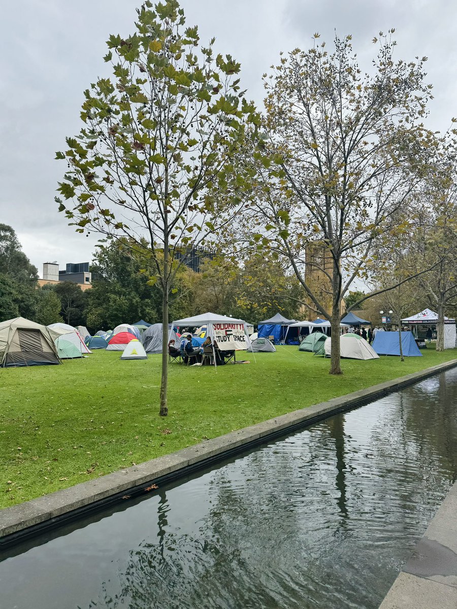 Swindscript's tweet photo. Standing in solidarity with the encampment and rally supporting Gaza @NTEUUniMelb @thesupercasuals https://t.co/CLezqOIxen