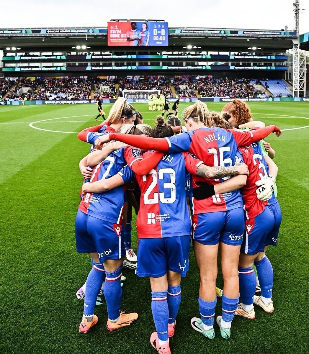 Huge congrats to @StMarysCollege past pupil @Hayley__Nolan who yesterday won the #BarclaysWC with @cpfc_w Well done Hayley we are all so proud of you and your hard work and dedication is an inspiration to all of our aspiring players 👏👏🏆🥇