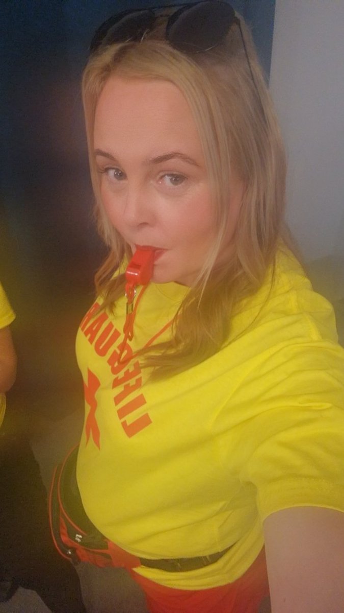 LMAJ2315's tweet photo. If you can't change your surroundings.. change your hair...

2 months worth of hair changes.. Will be bored of it again in 2 weeks 🤦‍♀️ https://t.co/b4A1IFzC6j